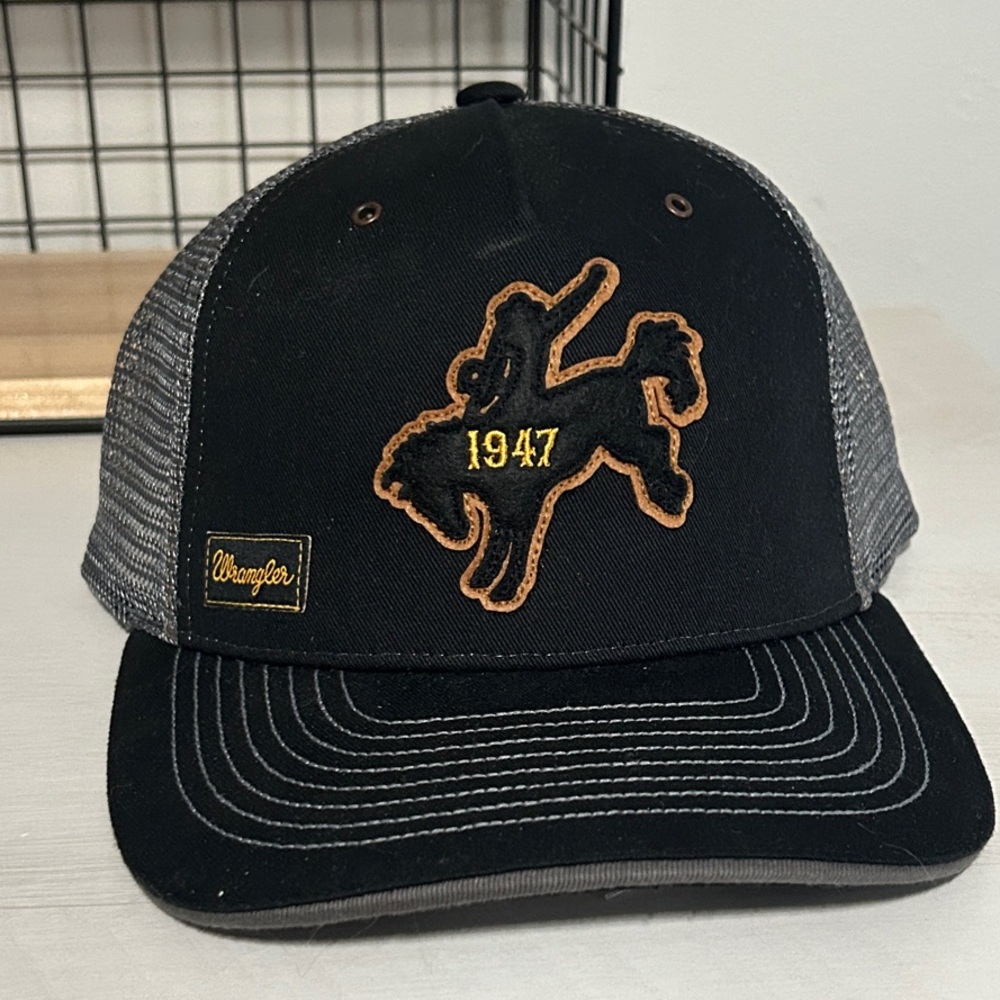 Wrangler Black 1947 trucker snap back Cap